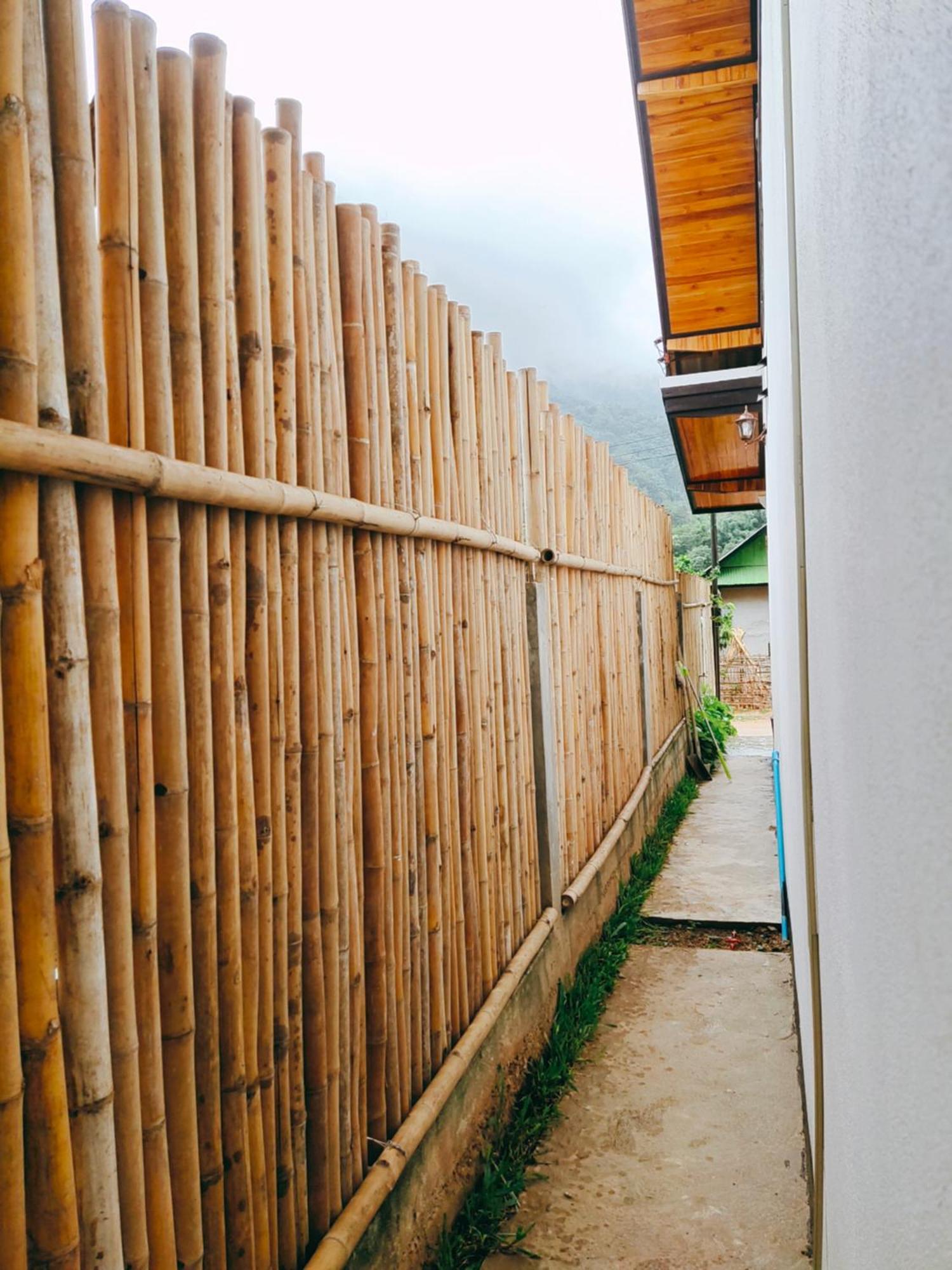 Meexok Guesthouse Nong Khiaw Exterior photo